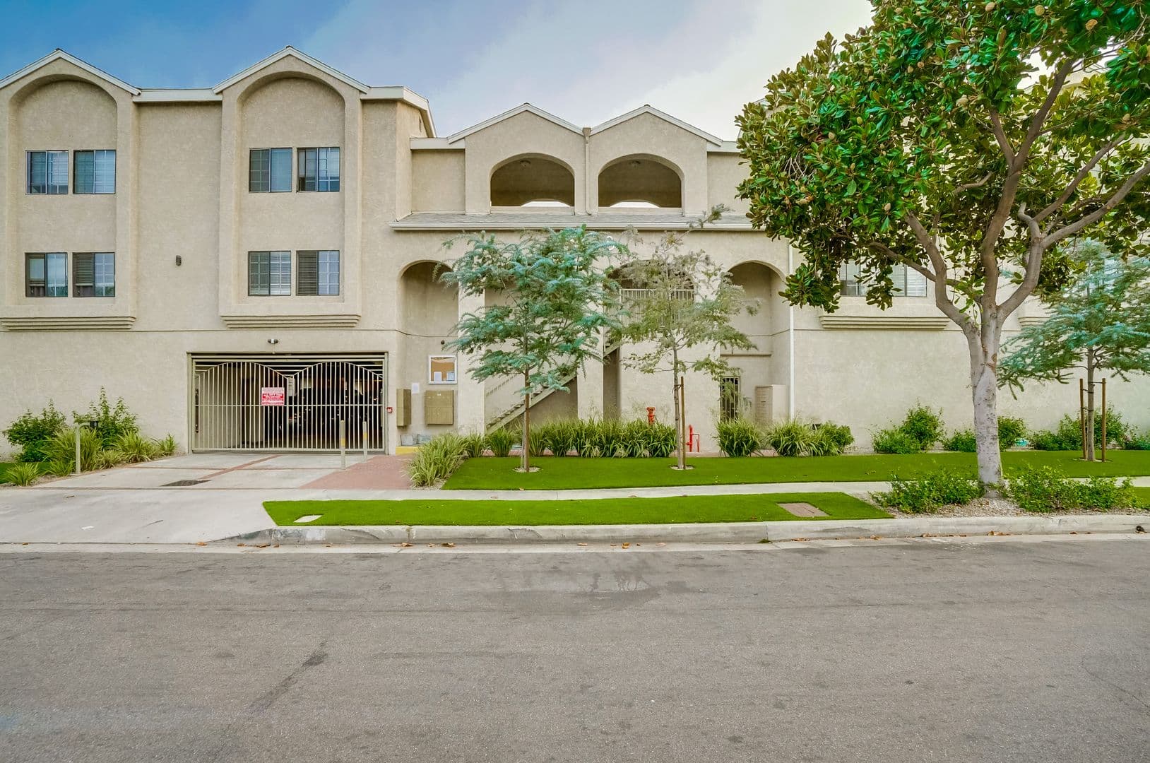 Inglewood Apartment: 3638 W. 113th St
