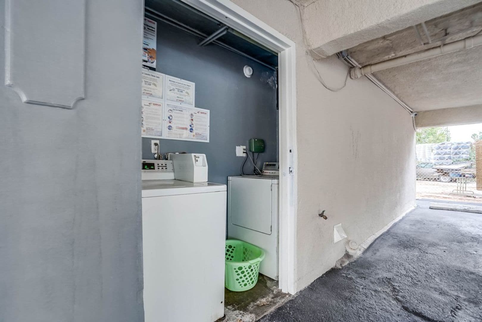Los Angeles Apartment: 2629 S. Budlong Ave