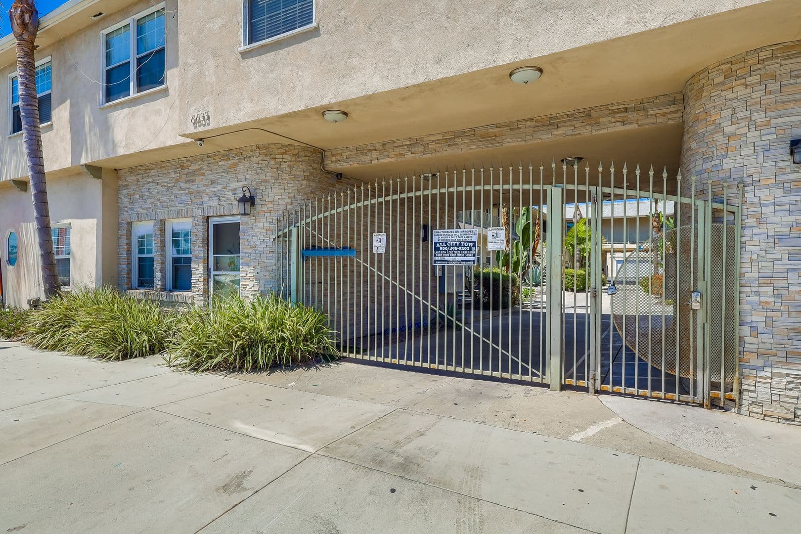 Los Angeles Apartment: 6627 - 6635 Crenshaw Blvd