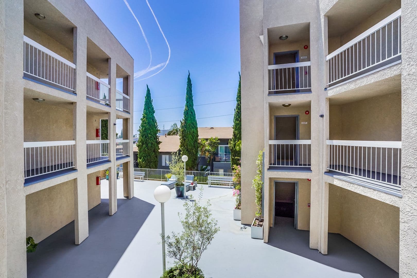 Inglewood Apartment: 821 N. Austin Ave