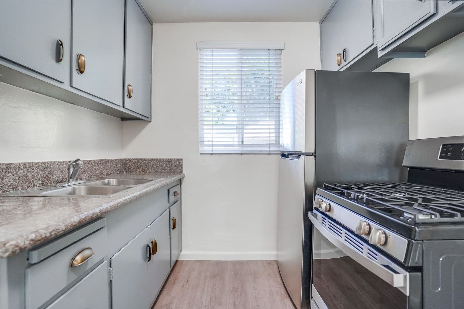 Los Angeles Apartment: 2249 W. 24th St