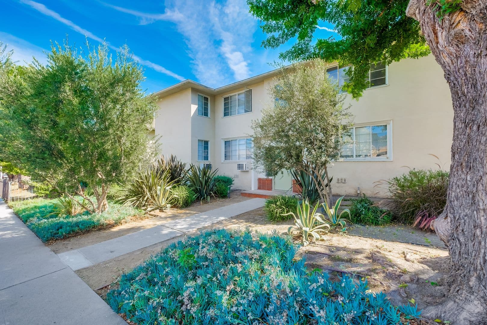 Los Angeles Apartment: 4078 Muirfield Rd & 4319 Santo Tomas Dr