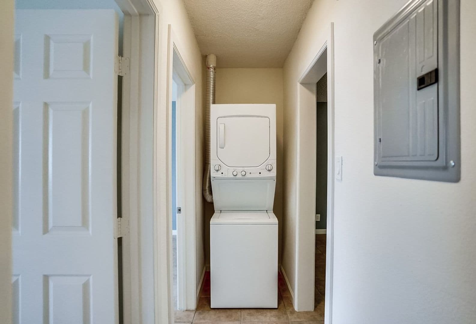 Los Angeles Apartment: 6325 8th Ave