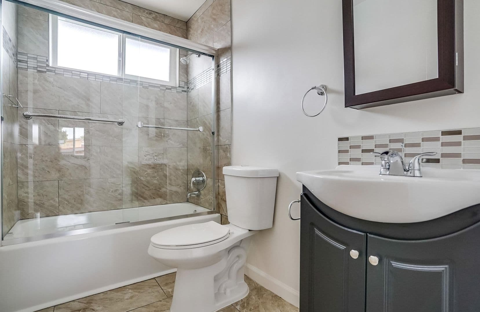 Los Angeles Apartment: 1042 Leighton Ave