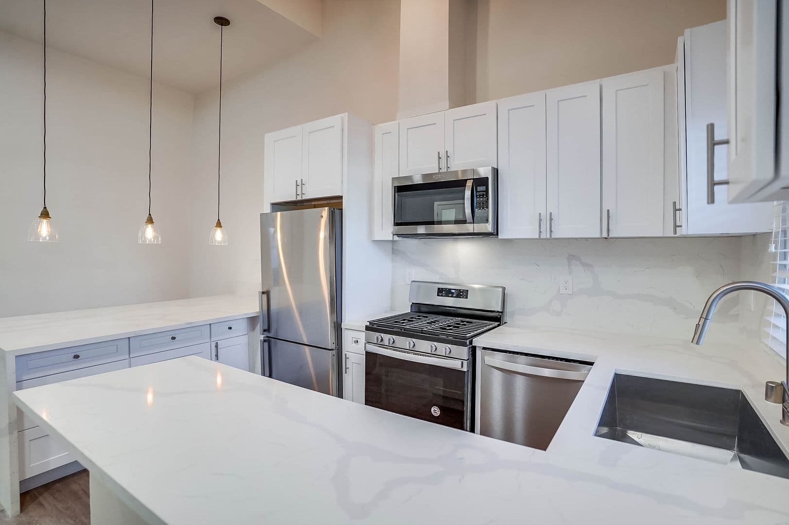 Inglewood Apartment: 115 N. Eastwood Ave