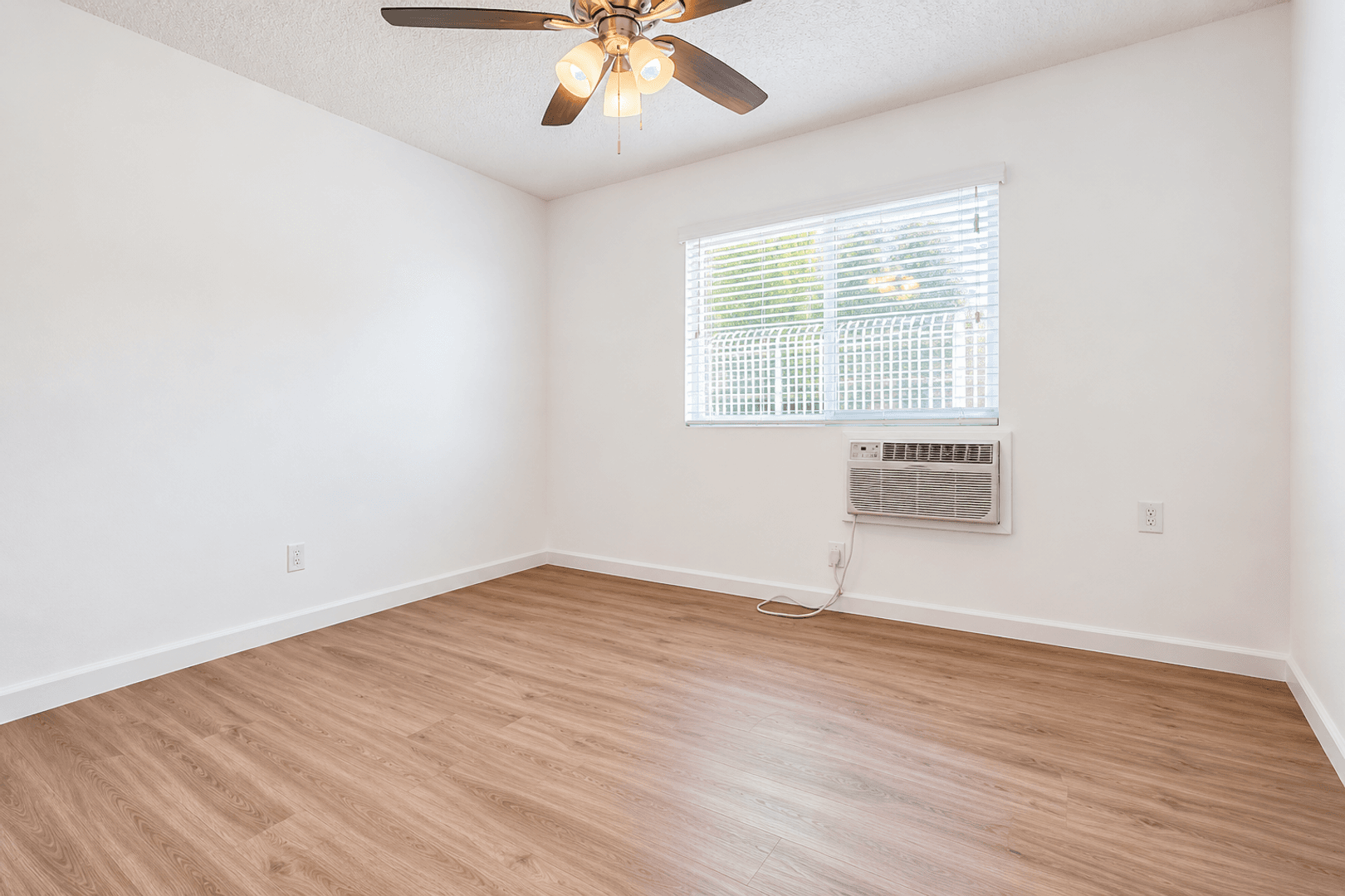 Los Angeles Apartment: 2249 W. 24th St