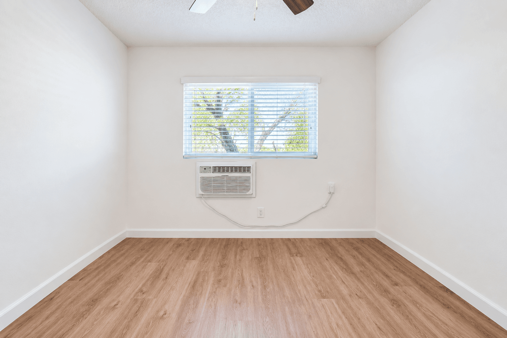 Los Angeles Apartment: 2249 W. 24th St