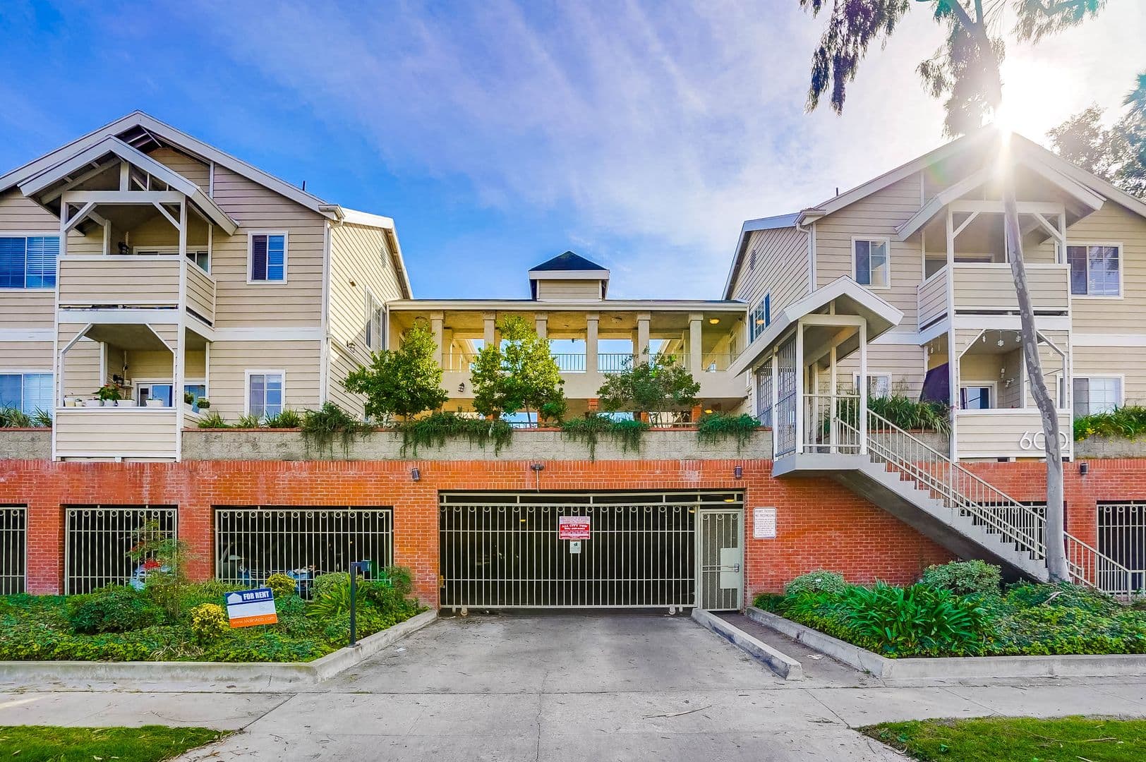 Inglewood Apartment: 600 E. 97th St