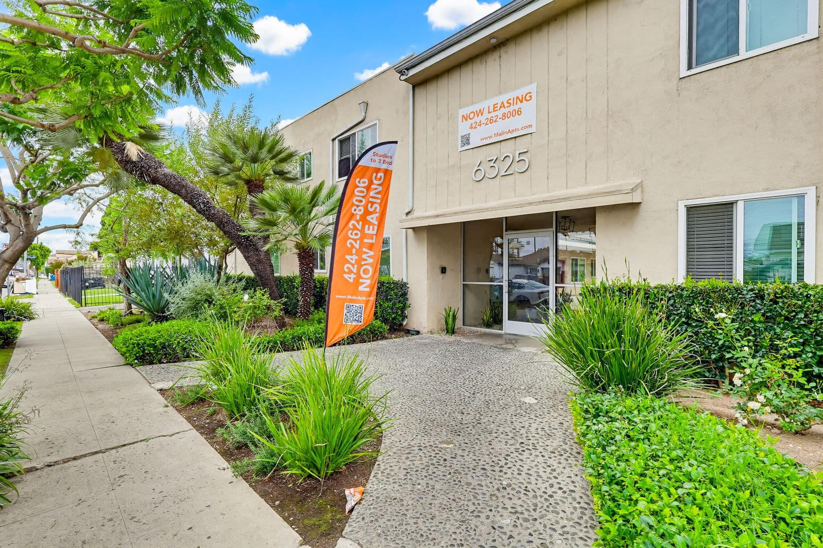 Los Angeles Apartment: 6325 8th Ave