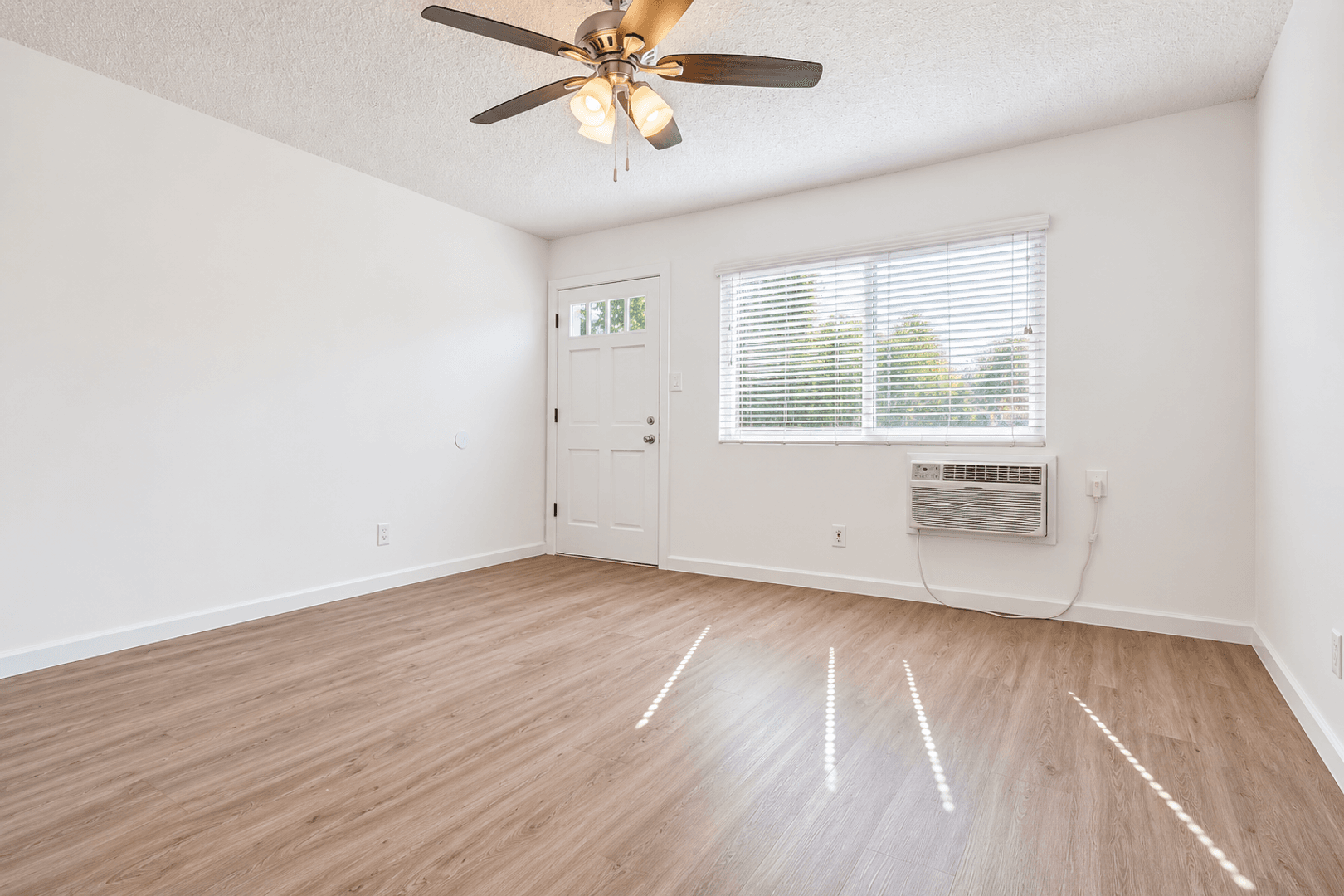 Los Angeles Apartment: 2249 W. 24th St