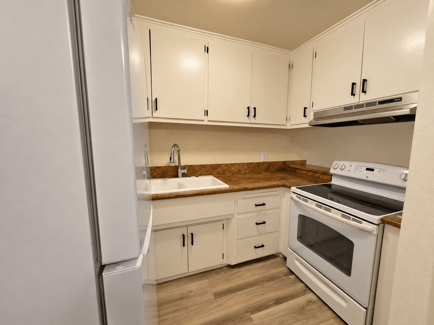 Los Angeles Apartment: 3715 W. 27th St