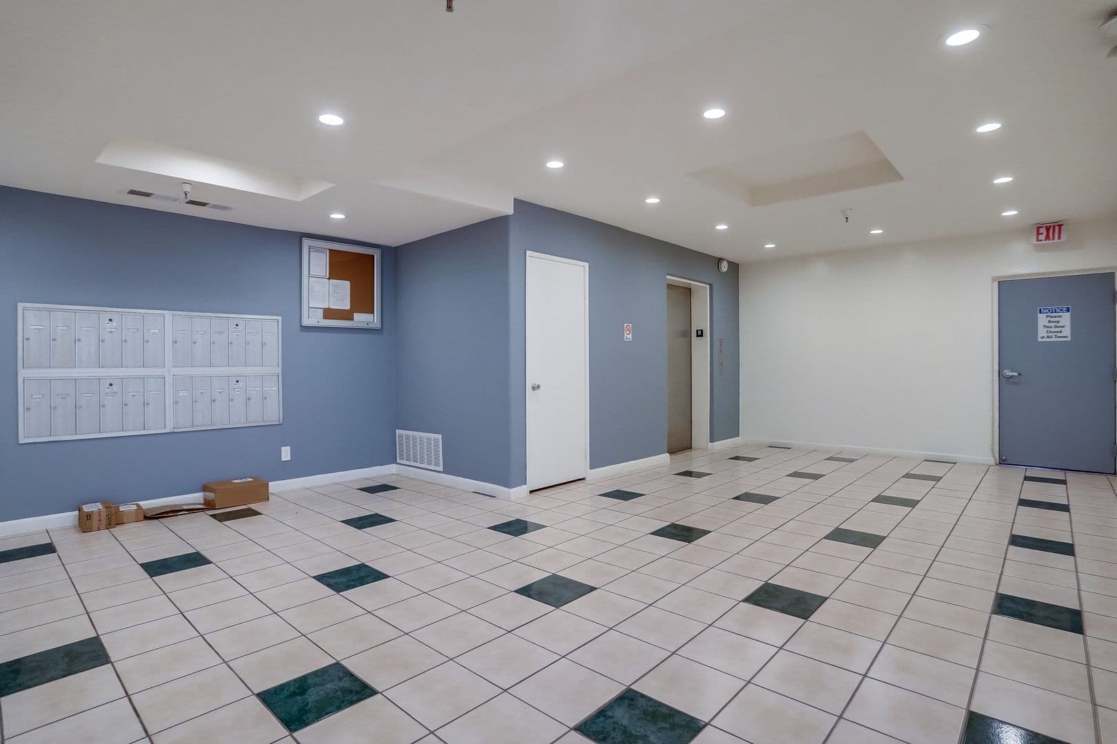 Inglewood Apartment: 821 N. Austin Ave
