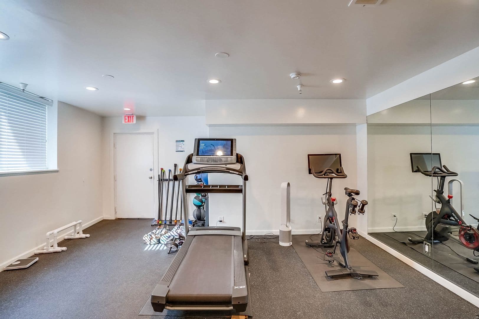 Inglewood Apartment: 821 N. Austin Ave