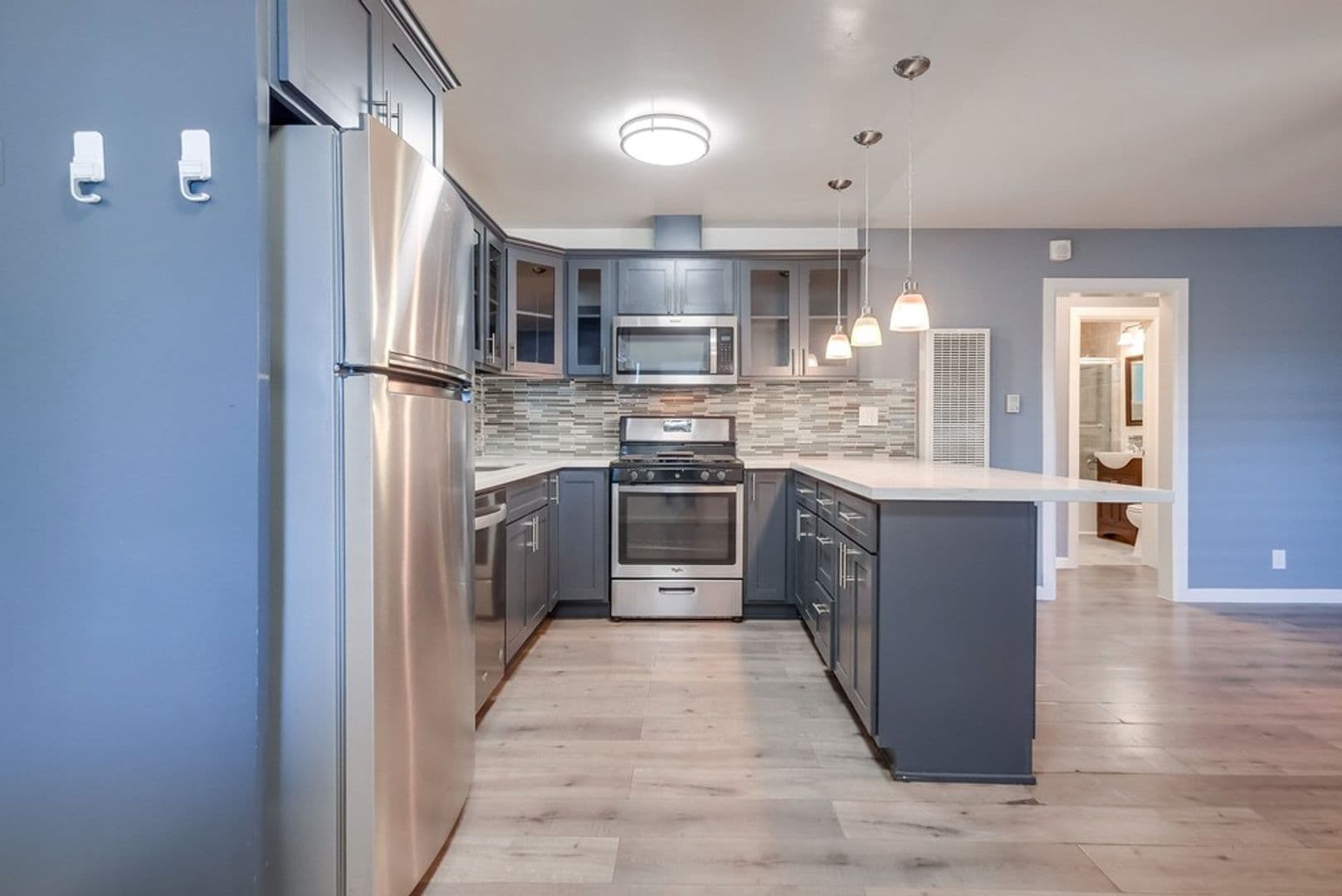 Los Angeles Apartment: 2675 Arlington Ave & 3105 W 27th St