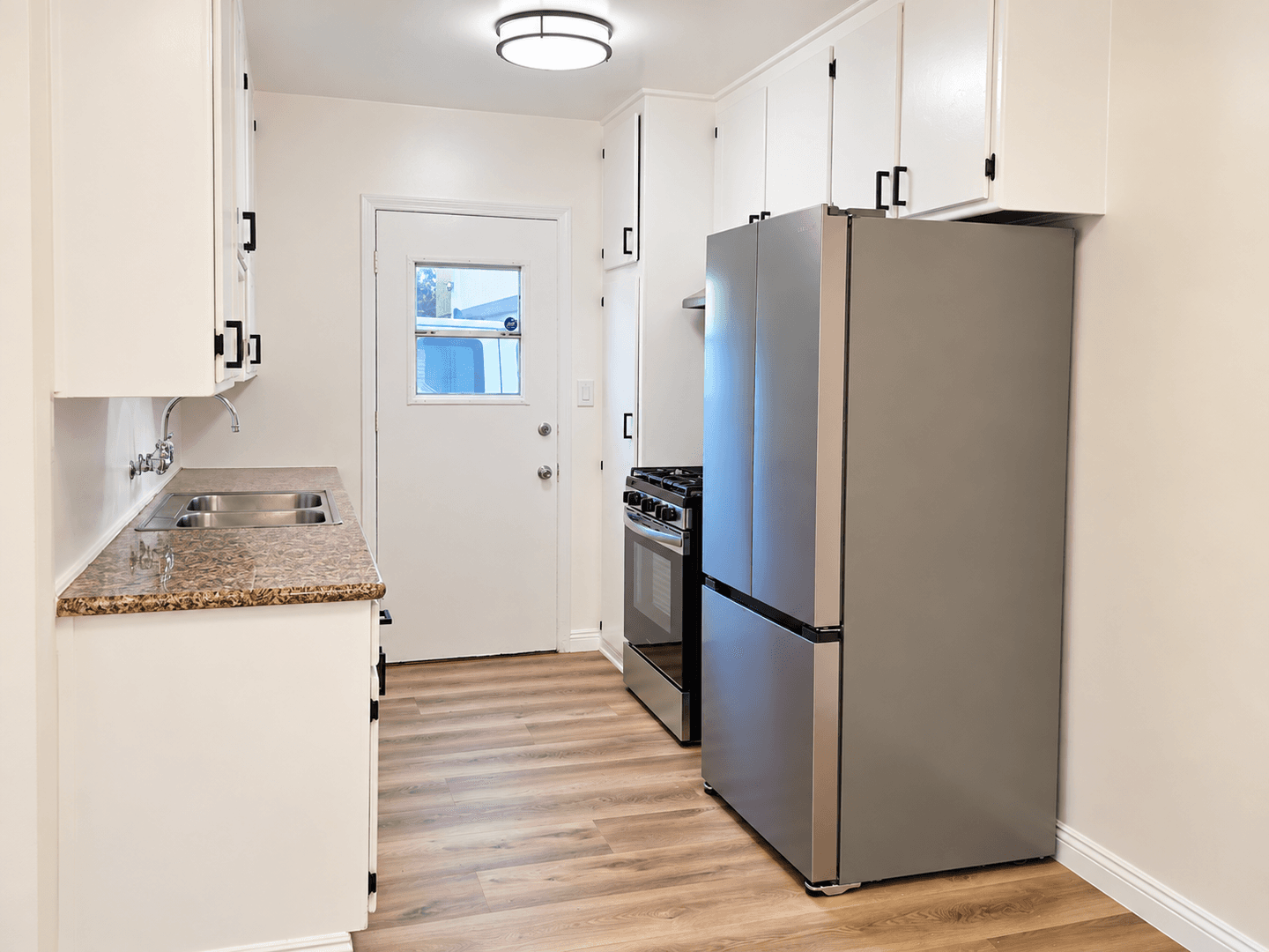 Los Angeles Apartment: 3121 W. Slauson