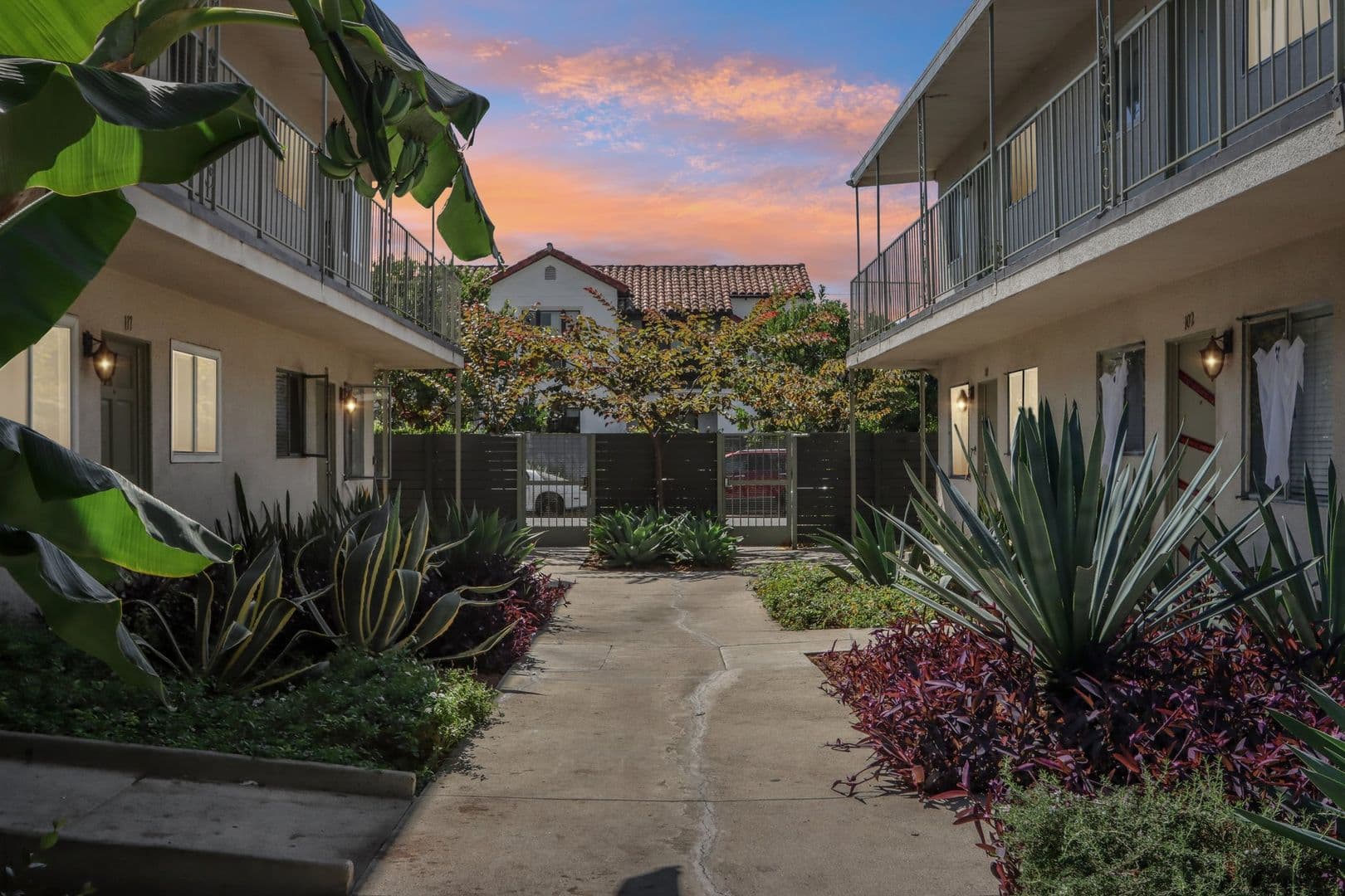 Los Angeles Apartment: 4307 W. 28th St