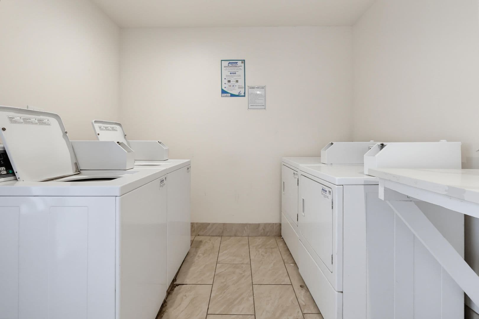 Los Angeles Apartment: 6028 - 6100 West Blvd