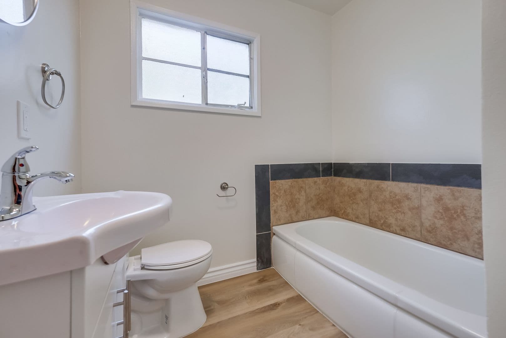 Los Angeles Apartment: 4078 Muirfield Rd & 4319 Santo Tomas Dr