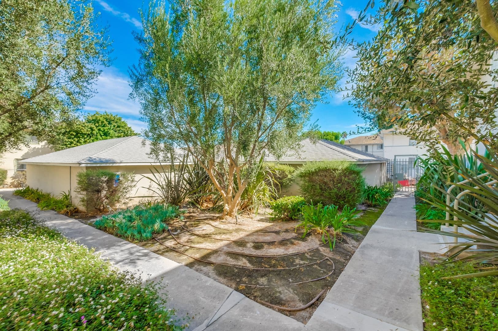 Los Angeles Apartment: 4078 Muirfield Rd & 4319 Santo Tomas Dr