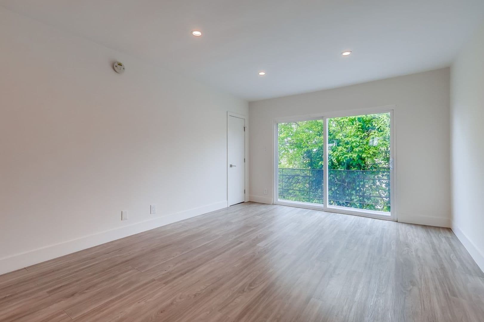 Los Angeles Apartment: 4037 W. 28th St
