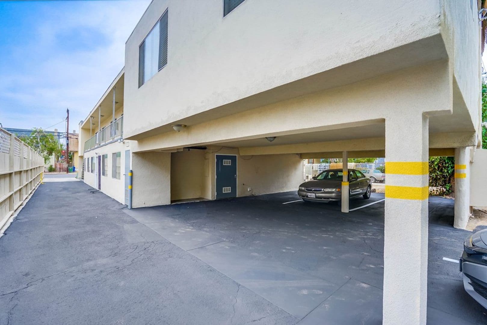 Los Angeles Apartment: 2629 S. Budlong Ave