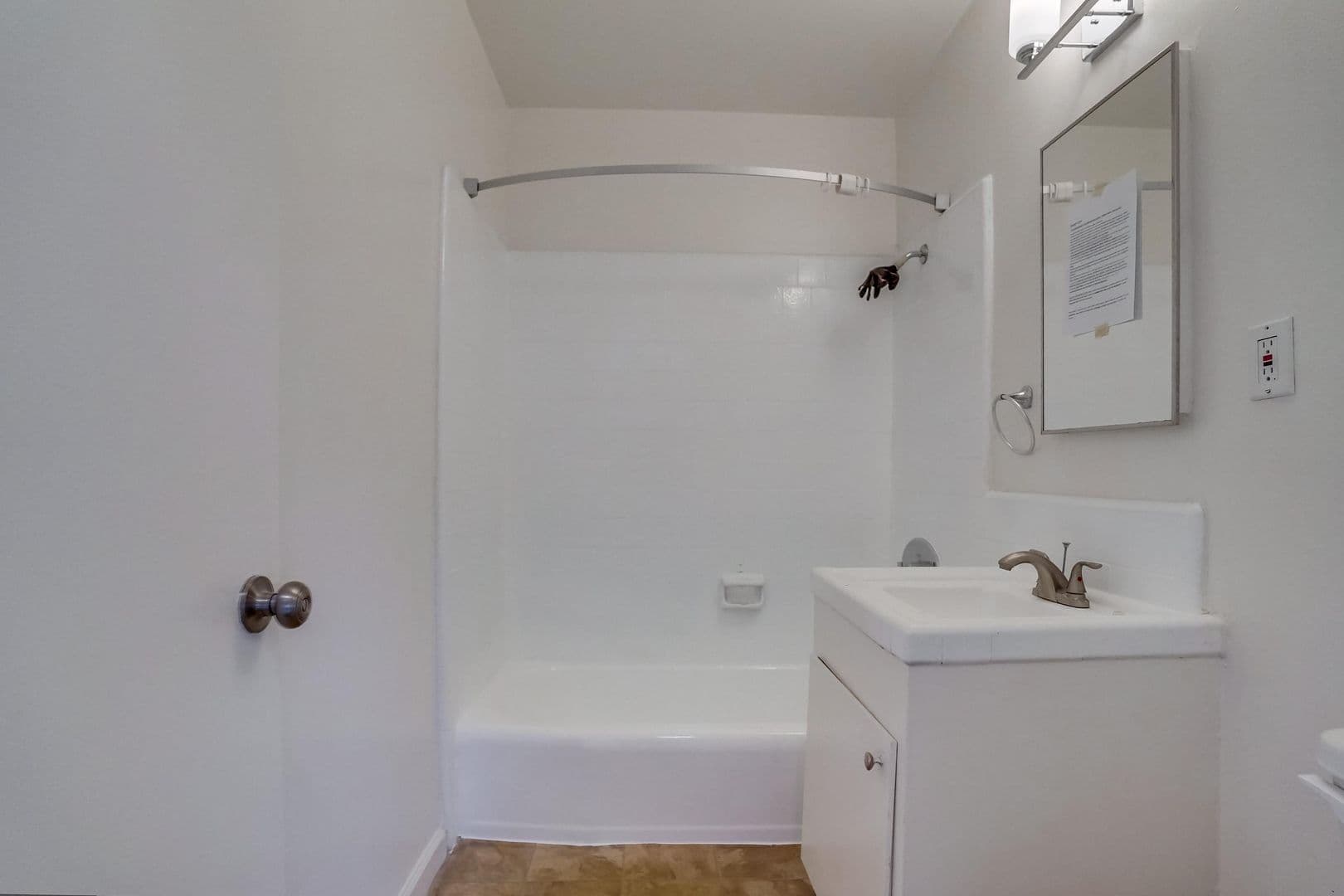 Los Angeles Apartment: 2629 S. Budlong Ave
