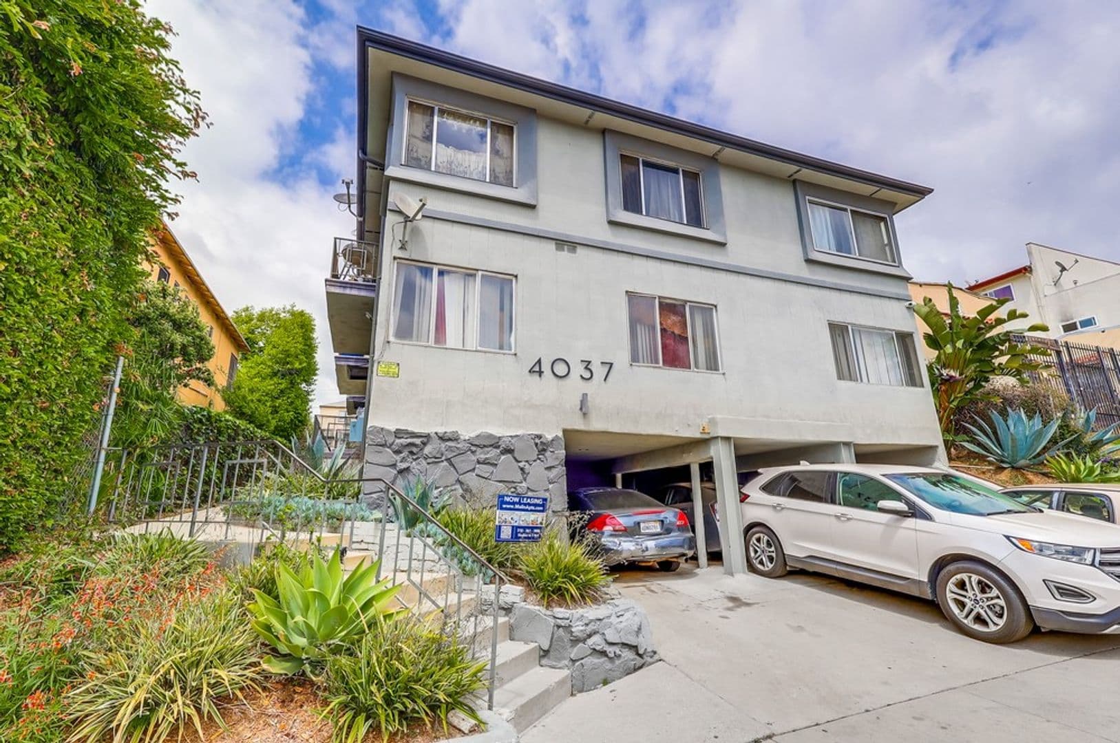 Los Angeles Apartment: 4037 W. 28th St