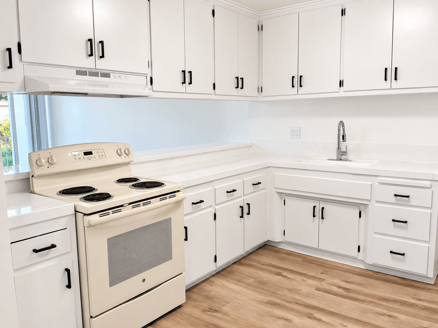 Los Angeles Apartment: 3715 W. 27th St