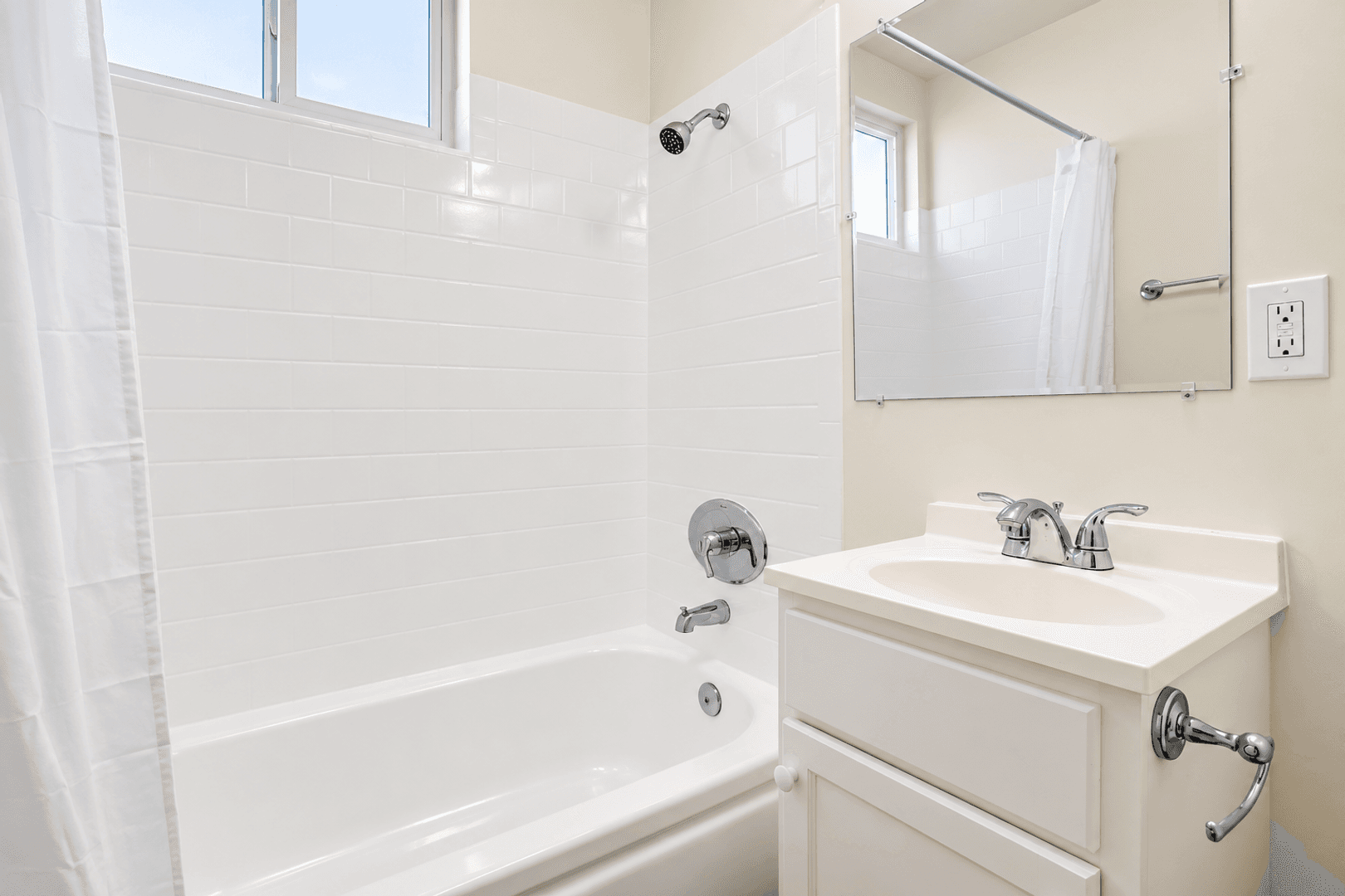 Los Angeles Apartment: 2249 W. 24th St