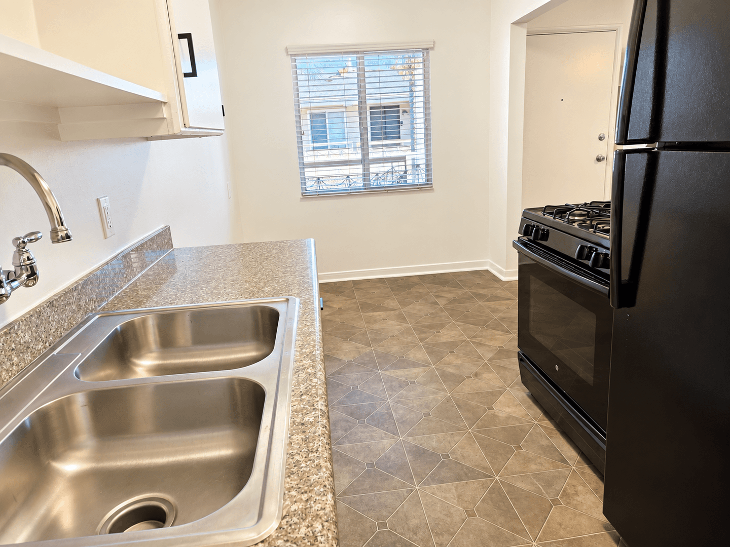 Los Angeles Apartment: 6028 - 6100 West Blvd