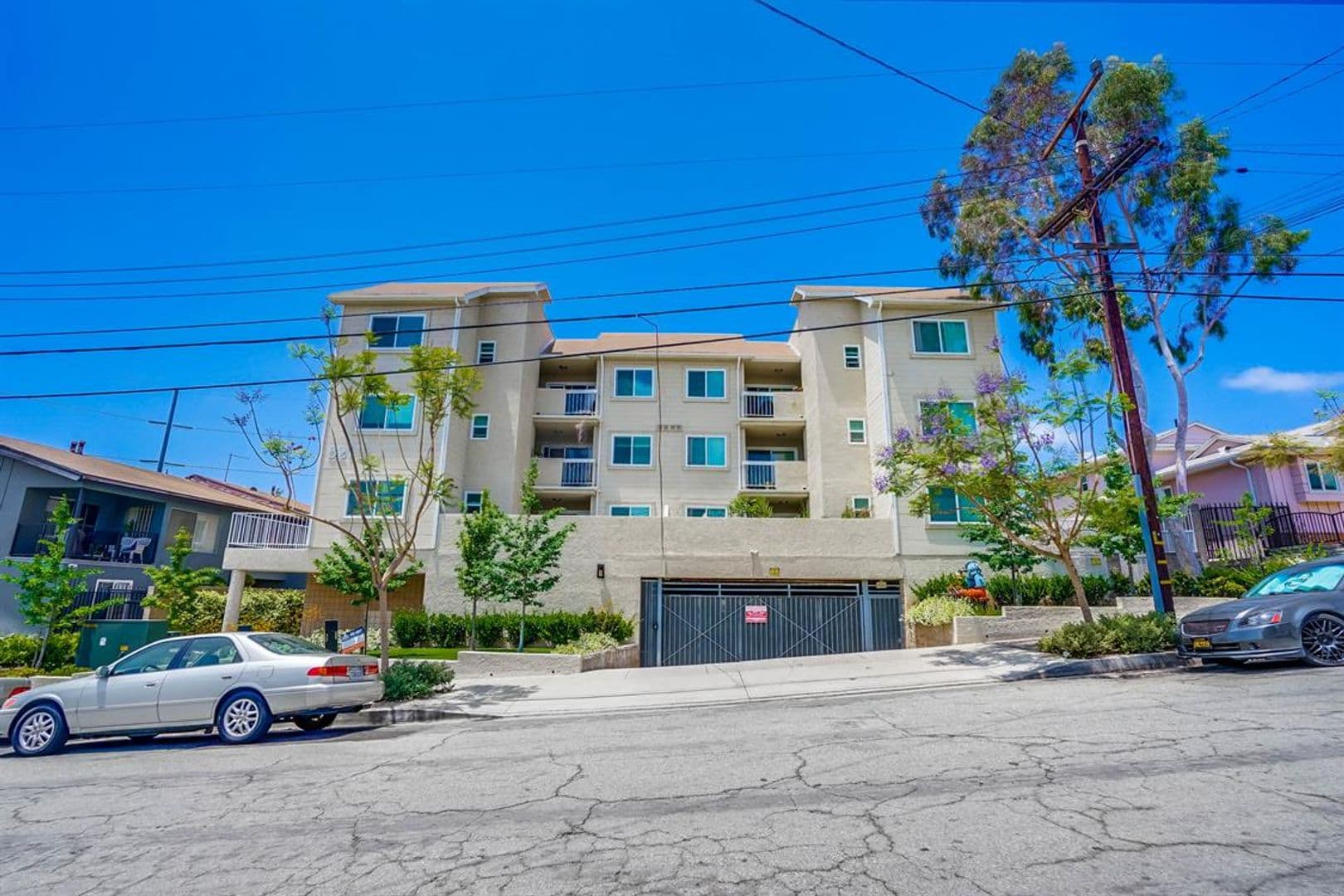 Inglewood Apartment: 821 N. Austin Ave