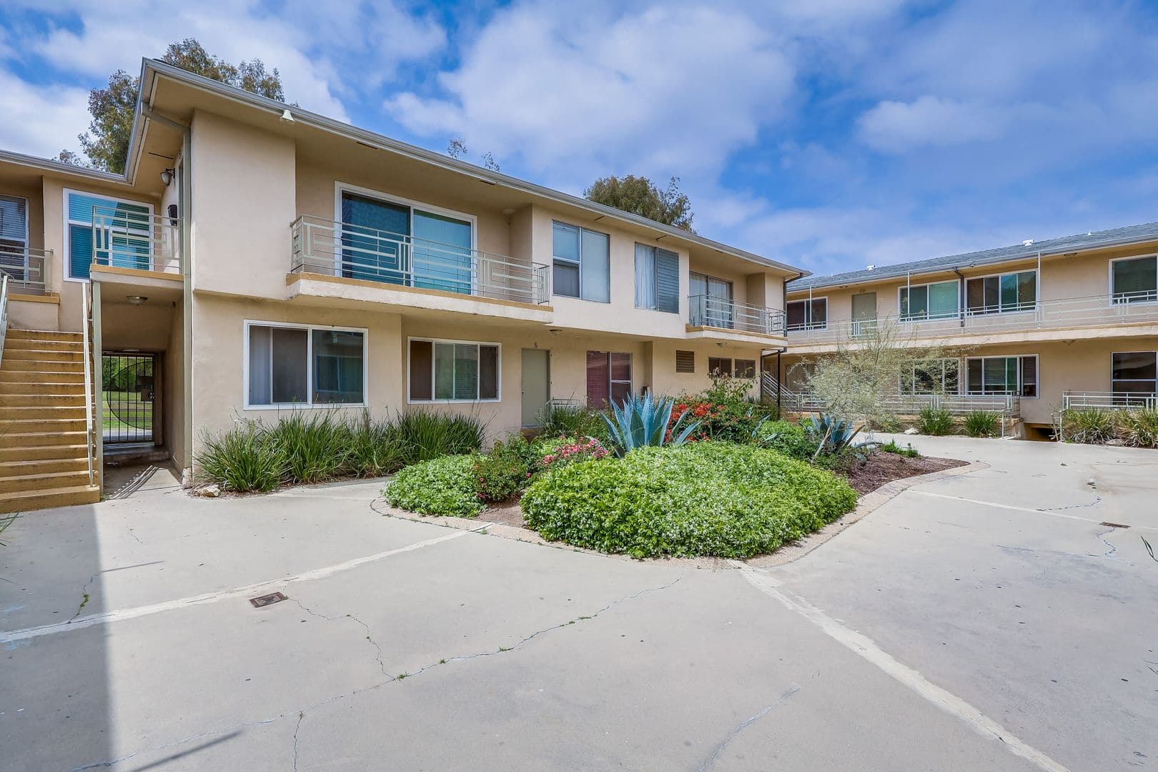 Los Angeles Apartment: 4045 Stevely Ave