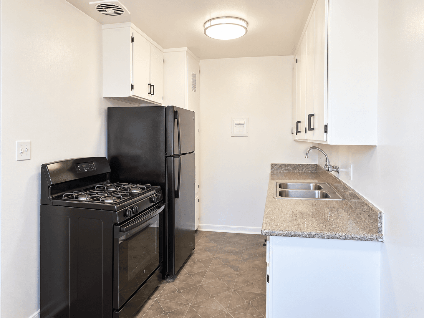 Los Angeles Apartment: 6028 - 6100 West Blvd