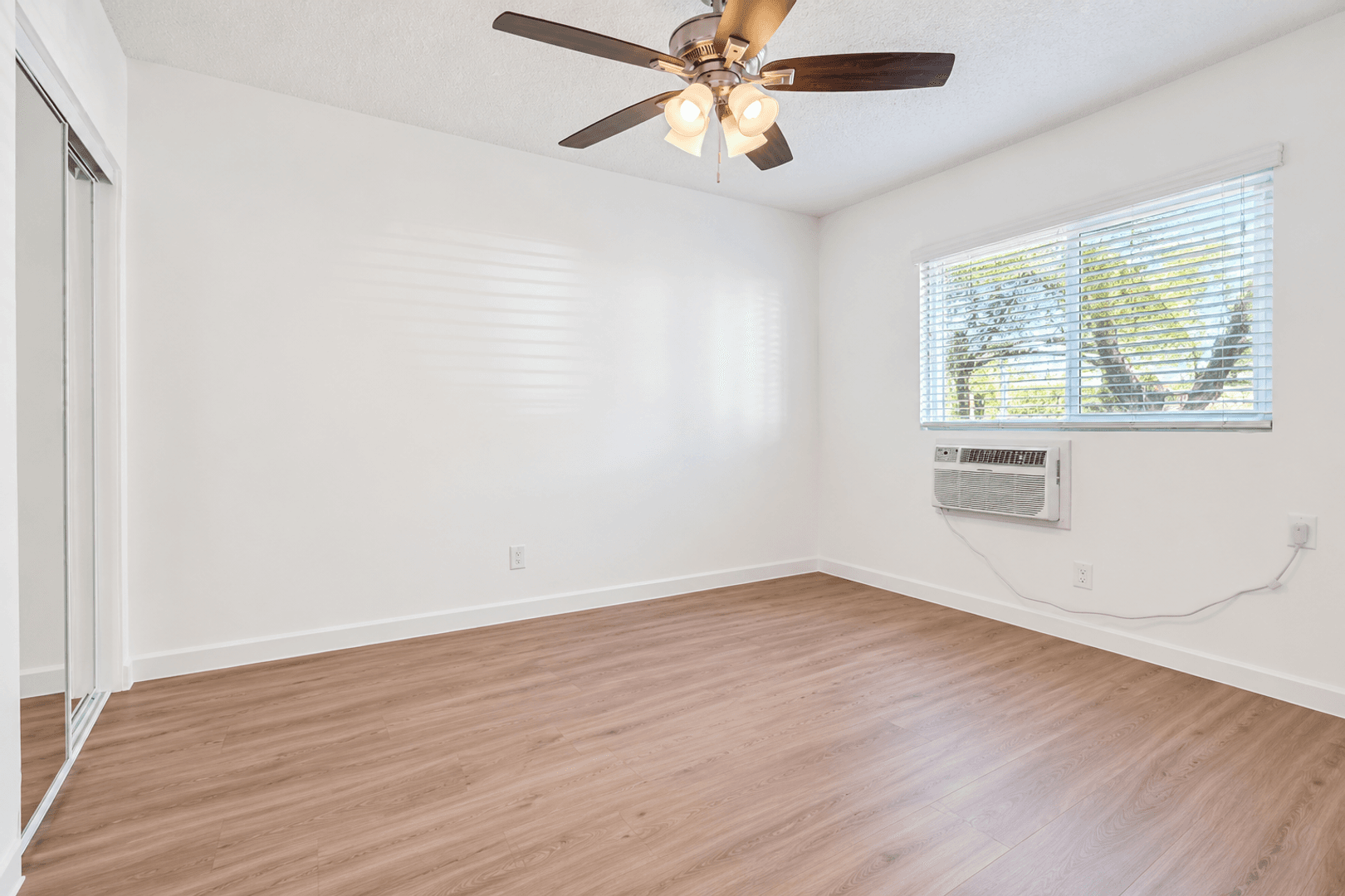 Los Angeles Apartment: 2249 W. 24th St