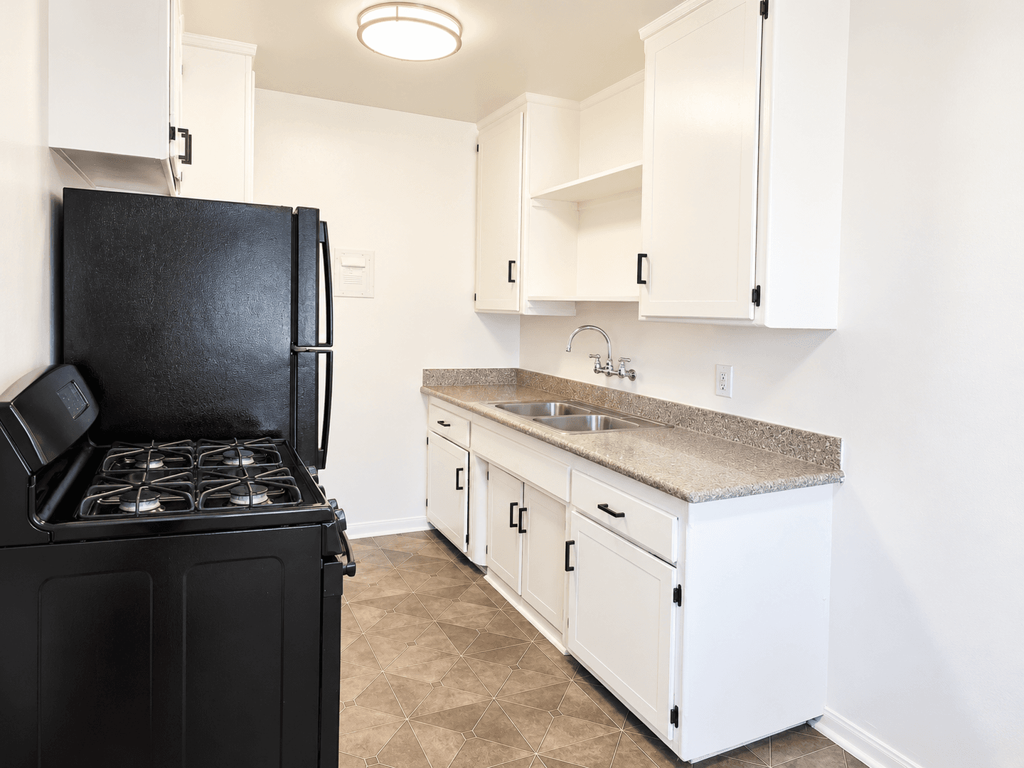 Los Angeles Apartment: 6028 - 6100 West Blvd