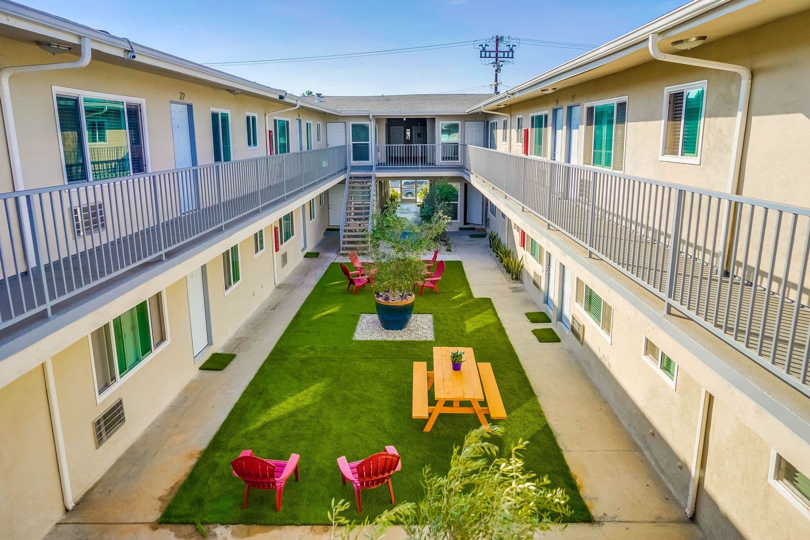 Inglewood Apartment: 822 N. Inglewood Ave