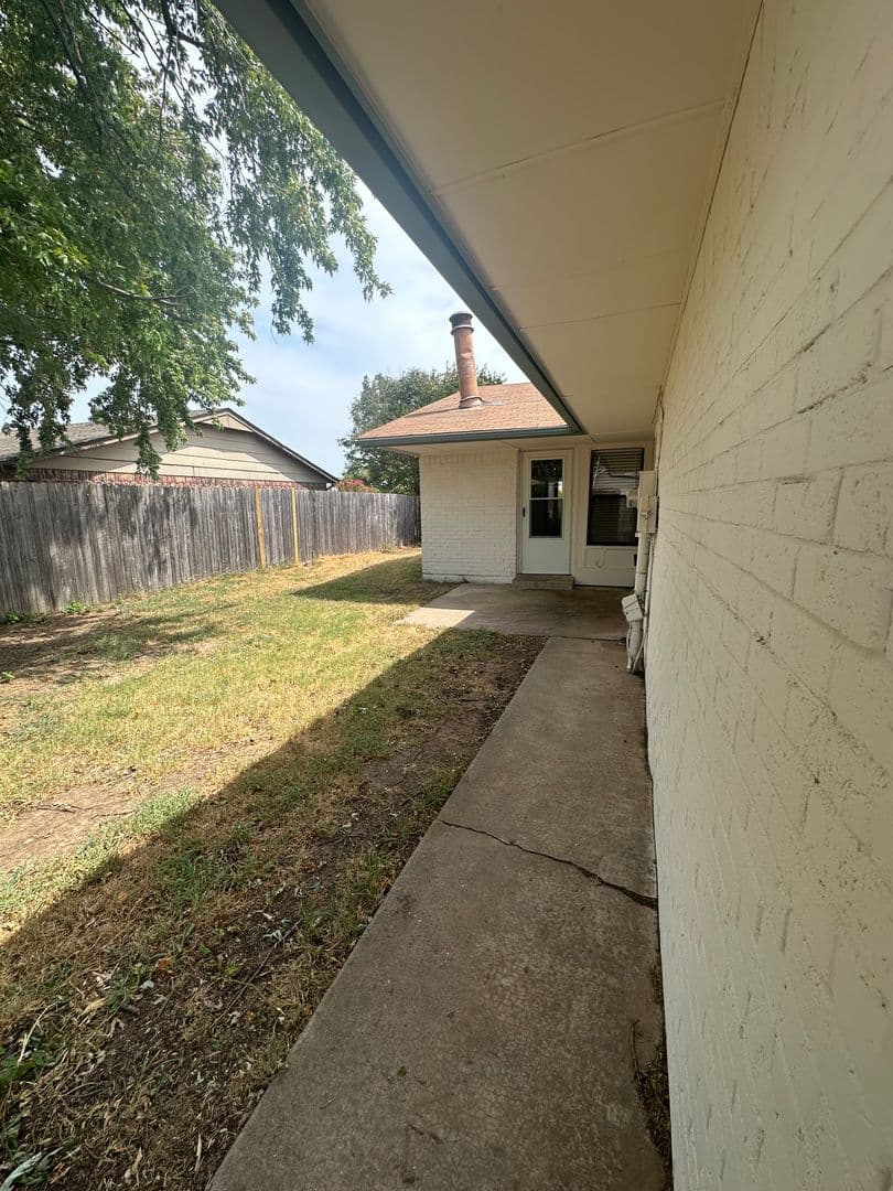 Moore House: 2109 Meench