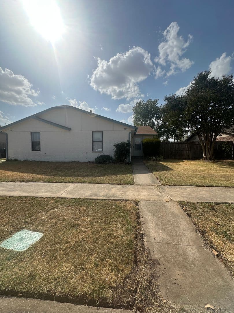 Moore House: 2109 Meench