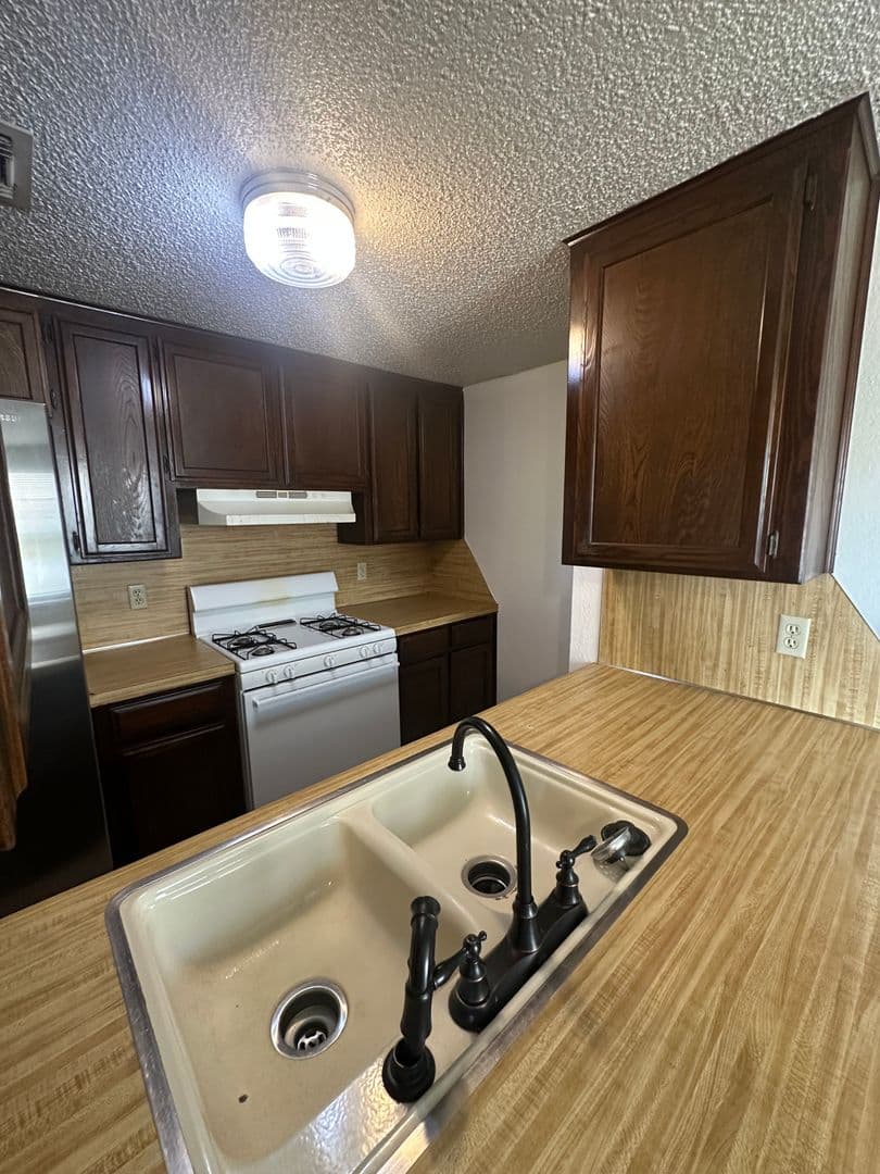 Moore House: 2109 Meench