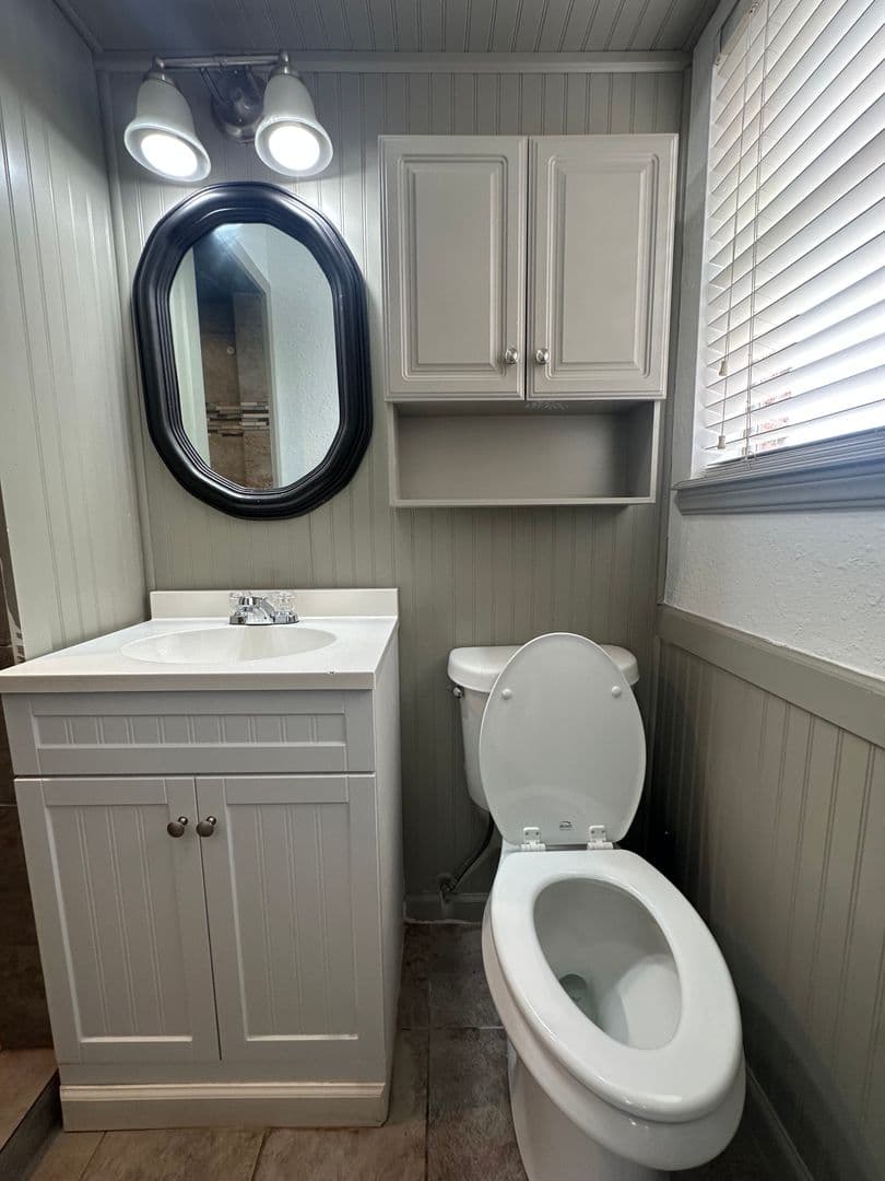 Moore House: 910 Craig Dr