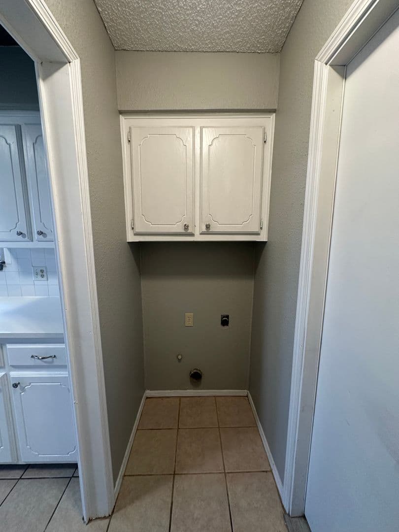 Moore House: 1112 SE 8th St