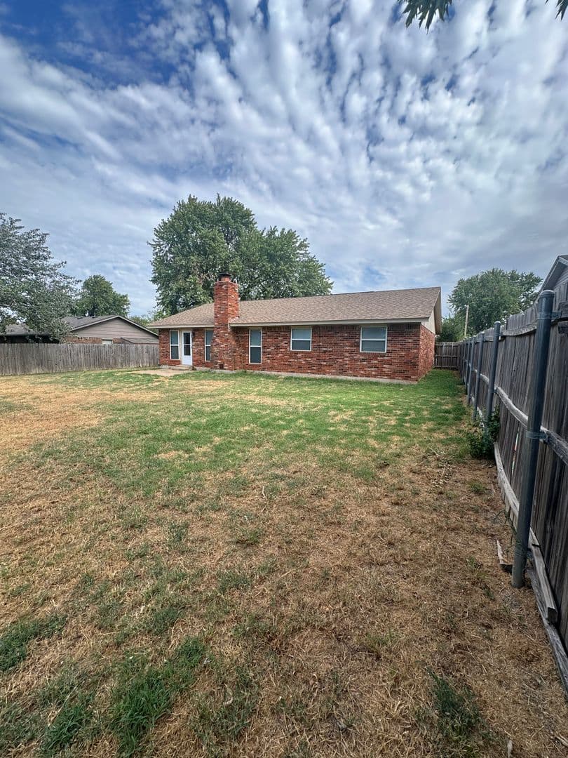Moore House: 1112 SE 8th St