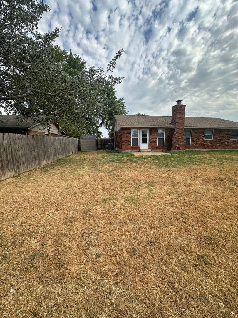 Moore House: 1112 SE 8th St