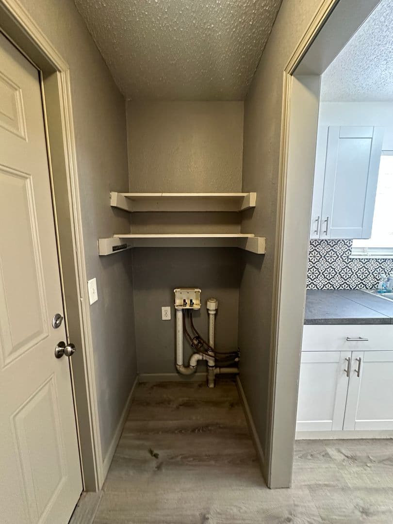 Moore House: 910 Craig Dr