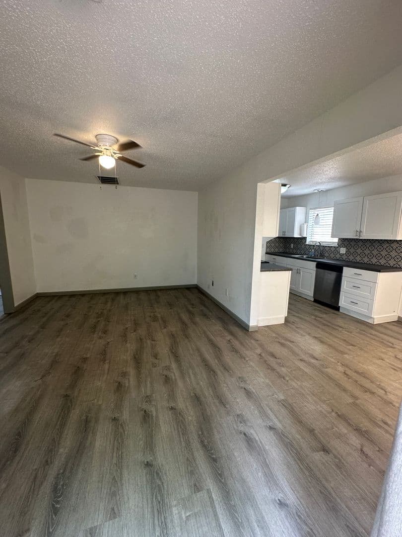 Moore House: 910 Craig Dr