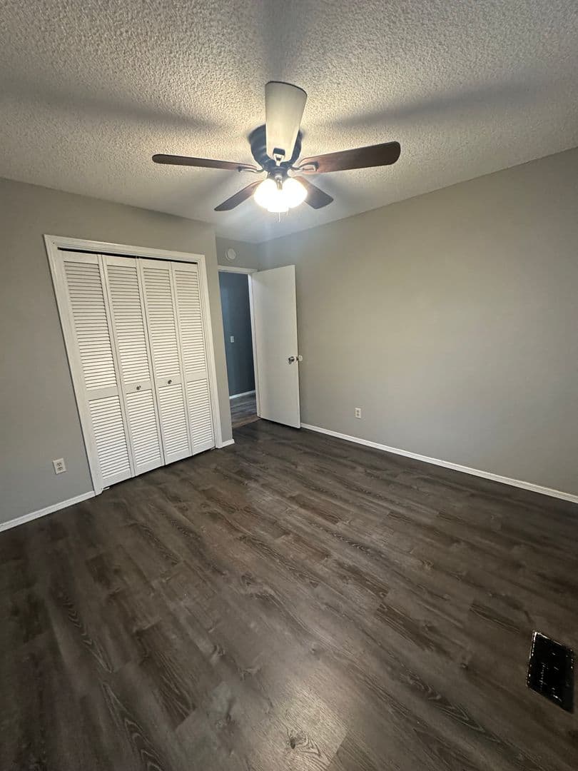 Moore House: 1112 SE 8th St