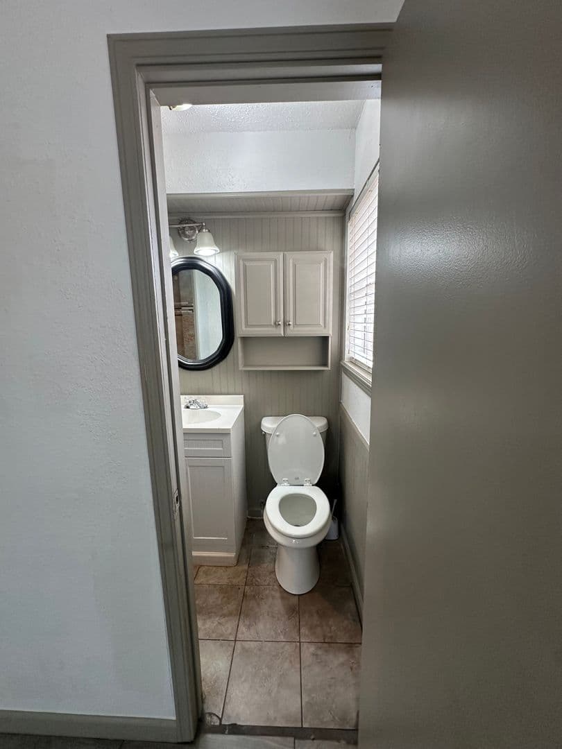 Moore House: 910 Craig Dr