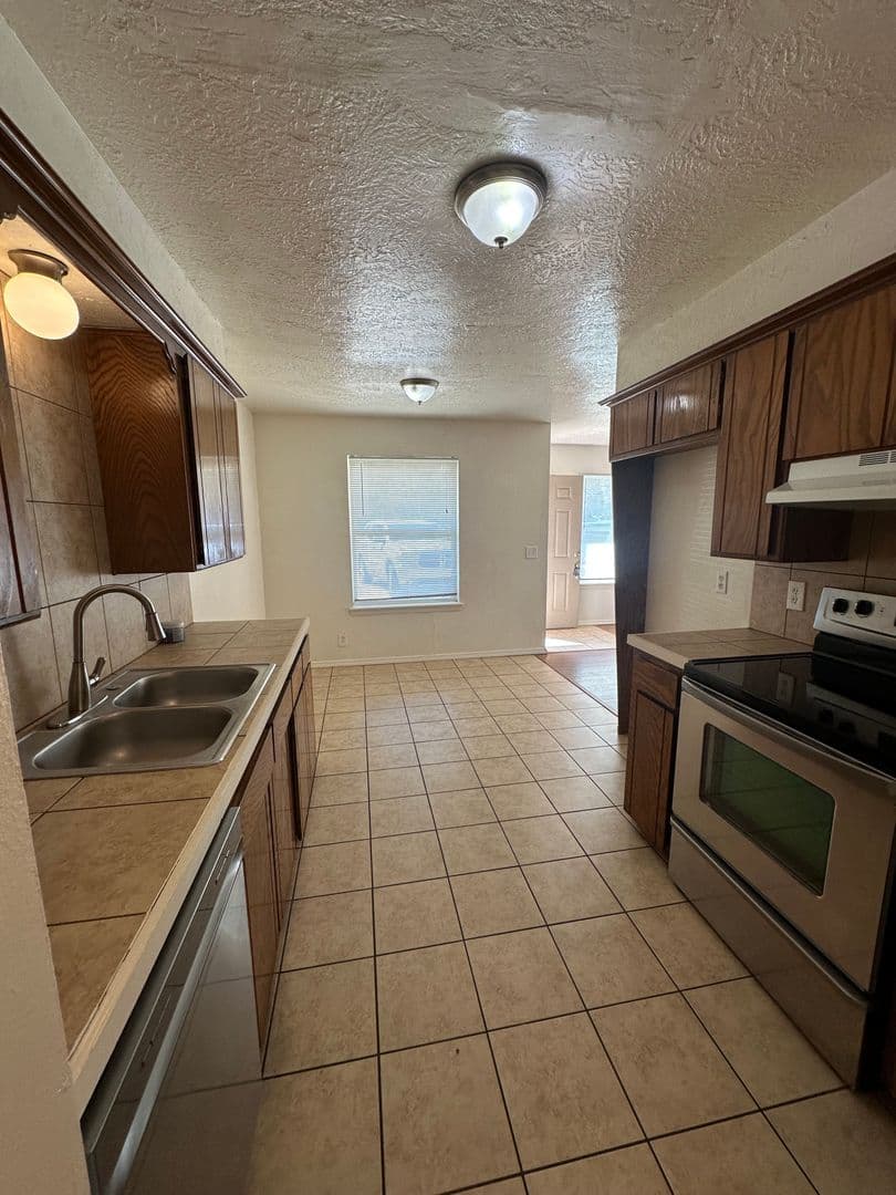 Norman House: 1305 Glen Oaks Ct.