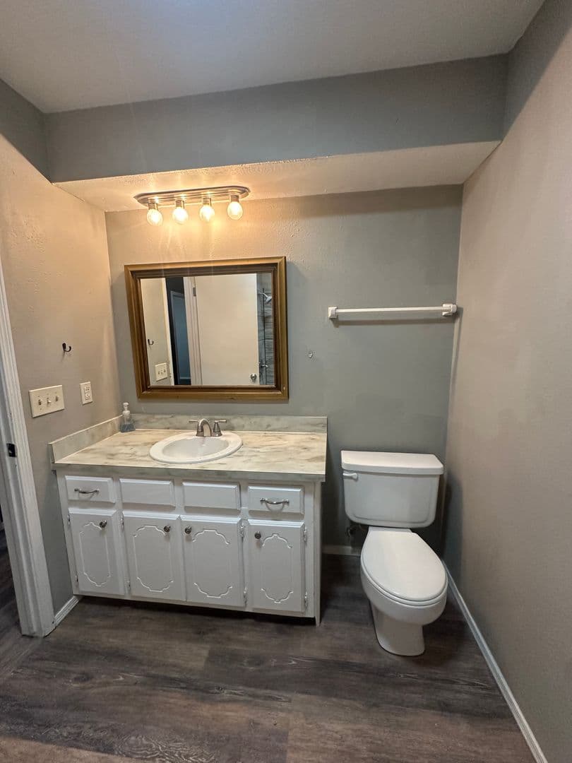Moore House: 1112 SE 8th St