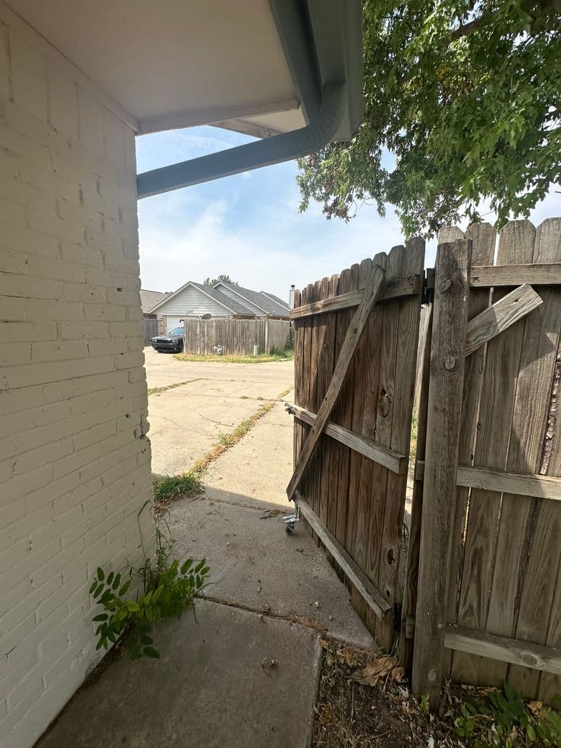 Moore House: 2109 Meench